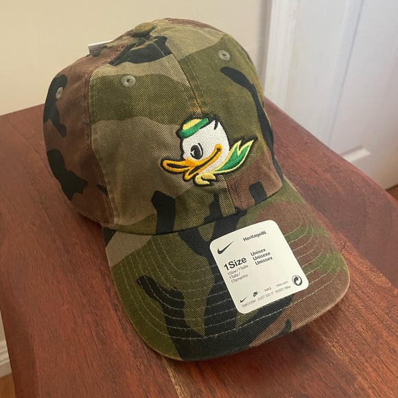 The Nike Washed camo College Heritage86 (Oregon) Cap - Picture 3 of 6